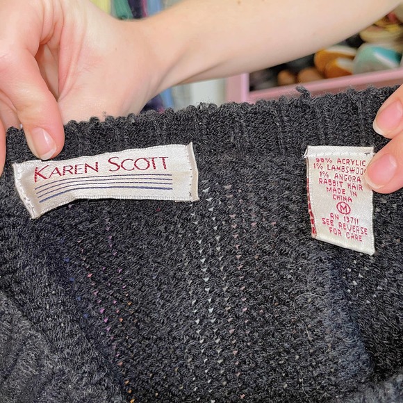 Vintage Karen Scott Santa Clause Present Colorful Crewneck Christmas Sweater - Picture 4 of 4